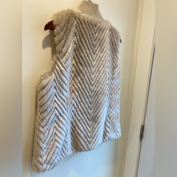 CHARLIE B Faux Fur Vest Size Medium - Picture 9 of 12